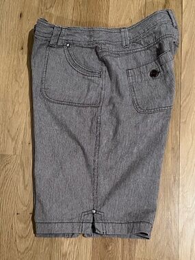 Kim Rogers women’s size 12 Brown 100% cotton shorts, zip/button closure